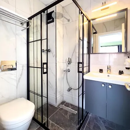 Dali Boutique Hotel *