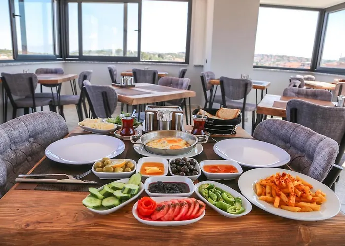 Dali Boutique Hotel *